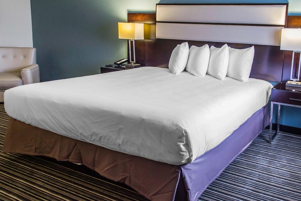 Quality Inn Стрийтсбъро Екстериор снимка