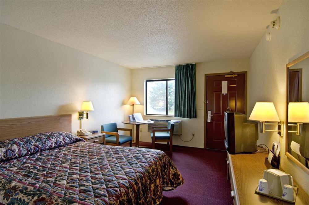 Quality Inn Стрийтсбъро Стая снимка