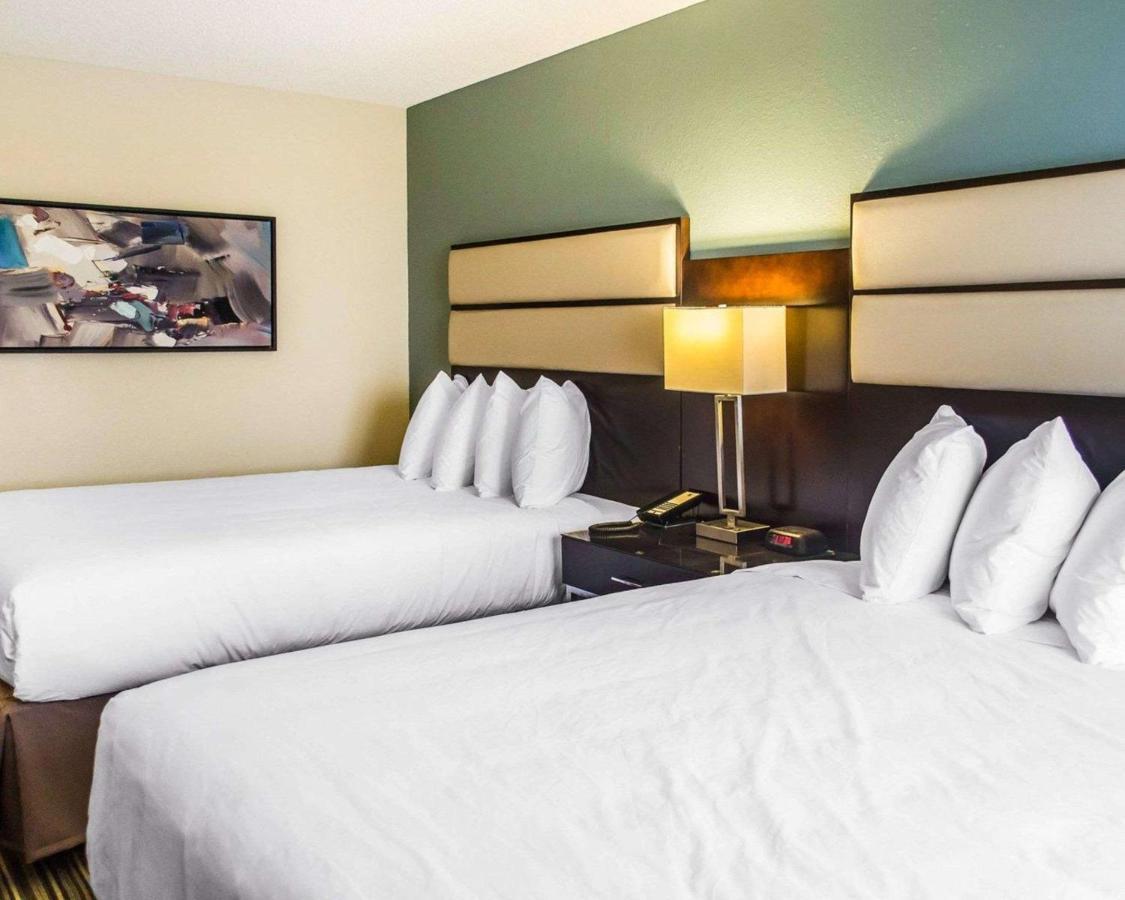 Quality Inn Стрийтсбъро Екстериор снимка