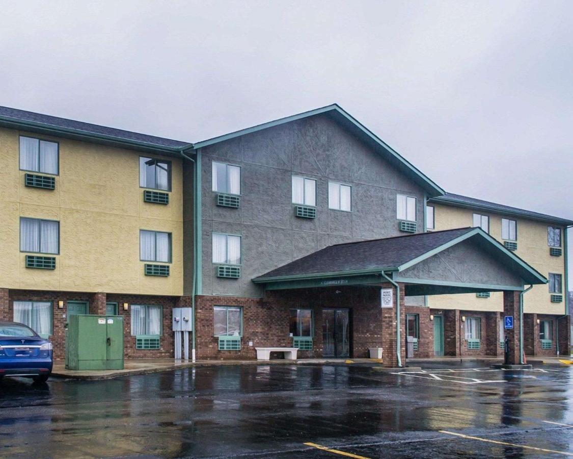 Quality Inn Стрийтсбъро Екстериор снимка