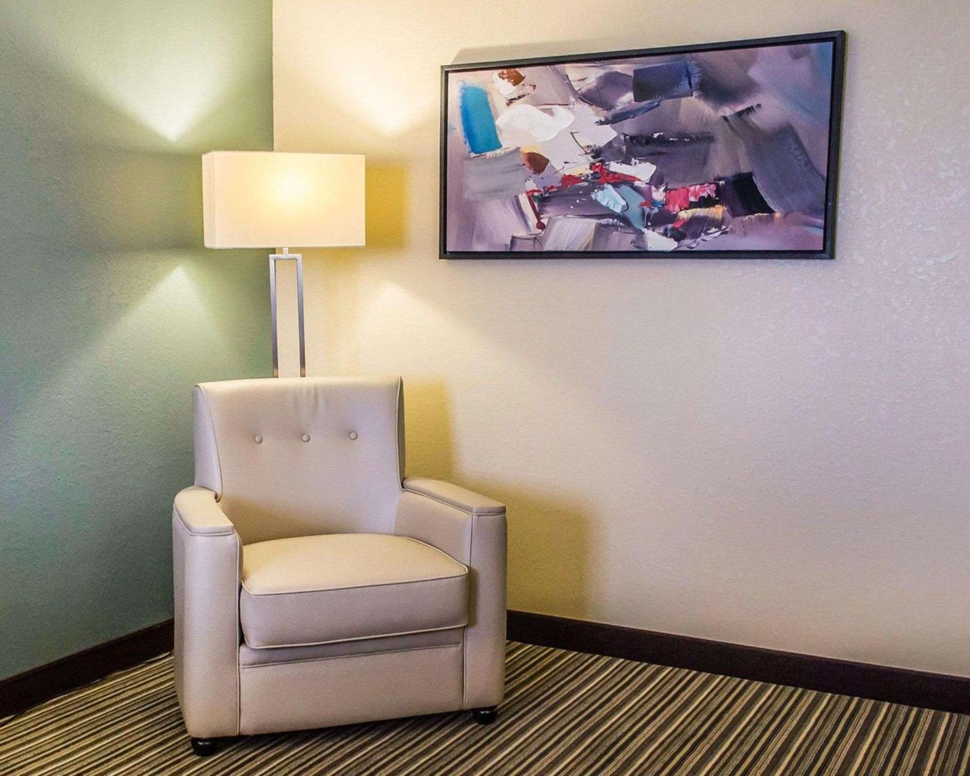 Quality Inn Стрийтсбъро Екстериор снимка
