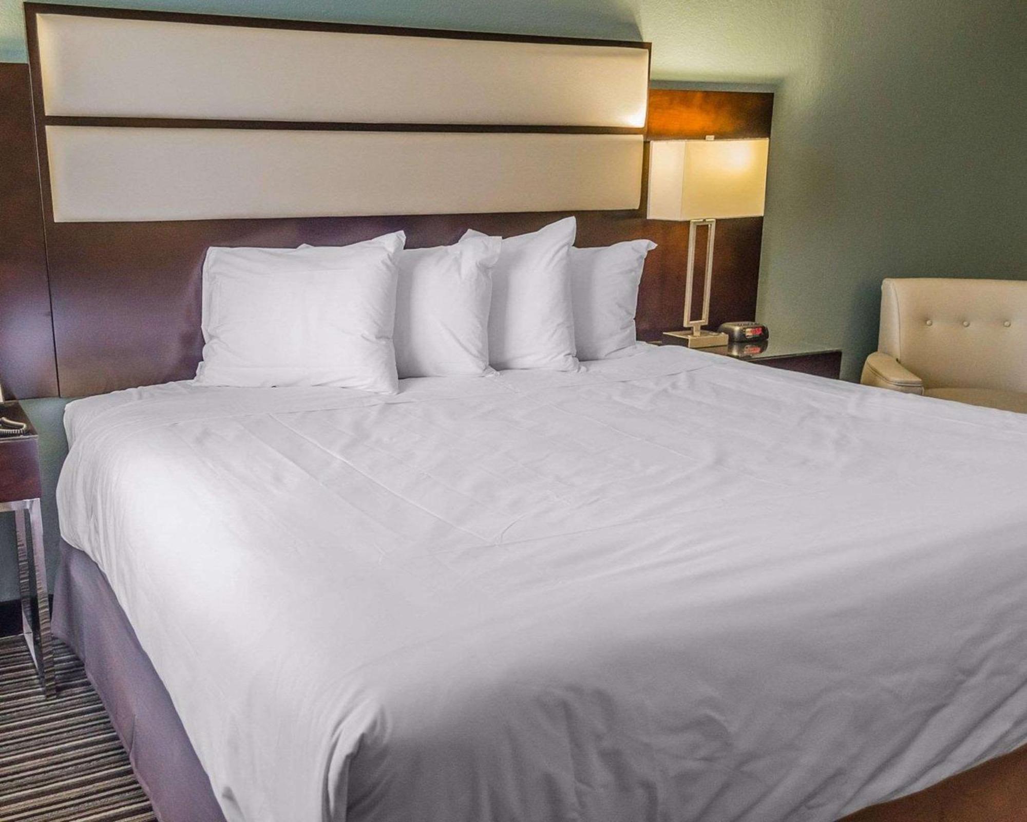 Quality Inn Стрийтсбъро Екстериор снимка