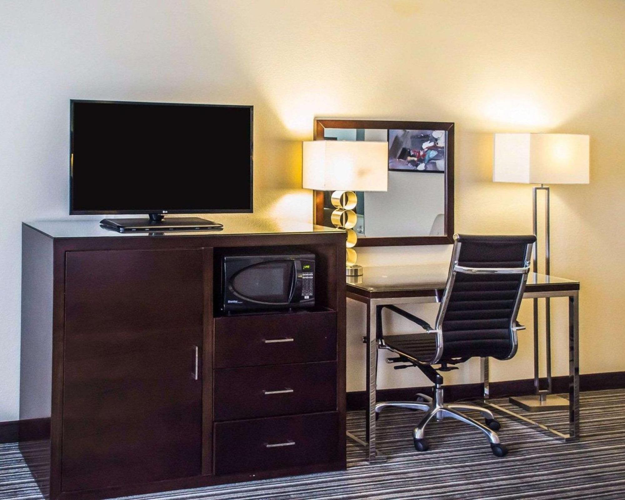 Quality Inn Стрийтсбъро Екстериор снимка