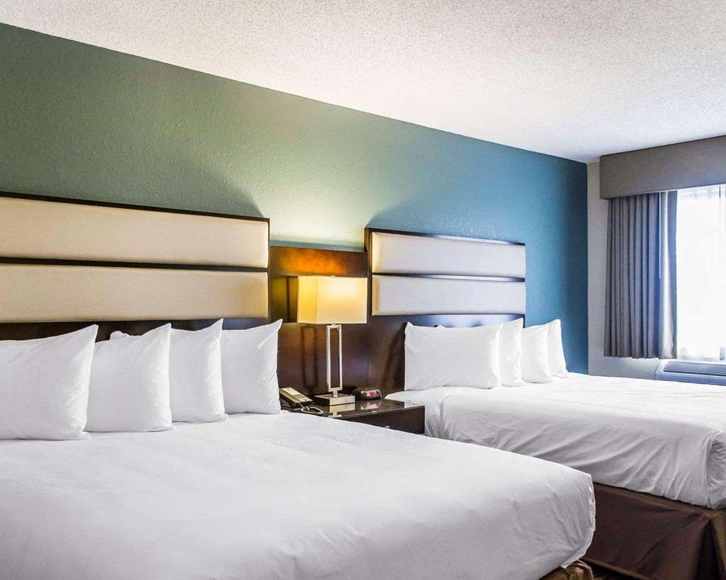 Quality Inn Стрийтсбъро Стая снимка