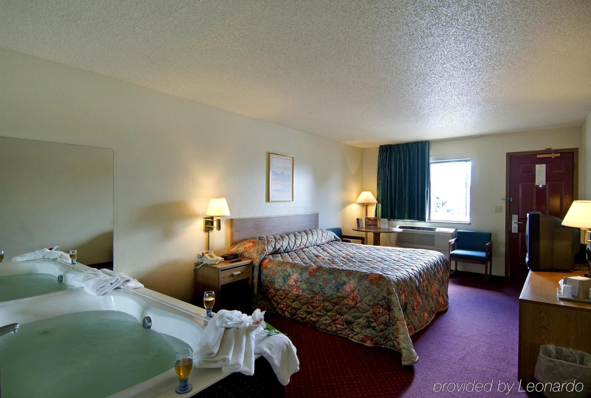 Quality Inn Стрийтсбъро Стая снимка