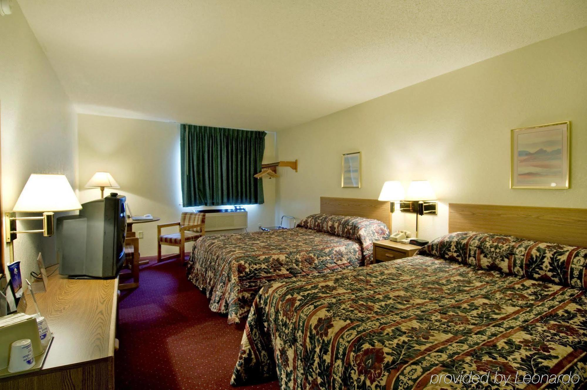 Quality Inn Стрийтсбъро Стая снимка