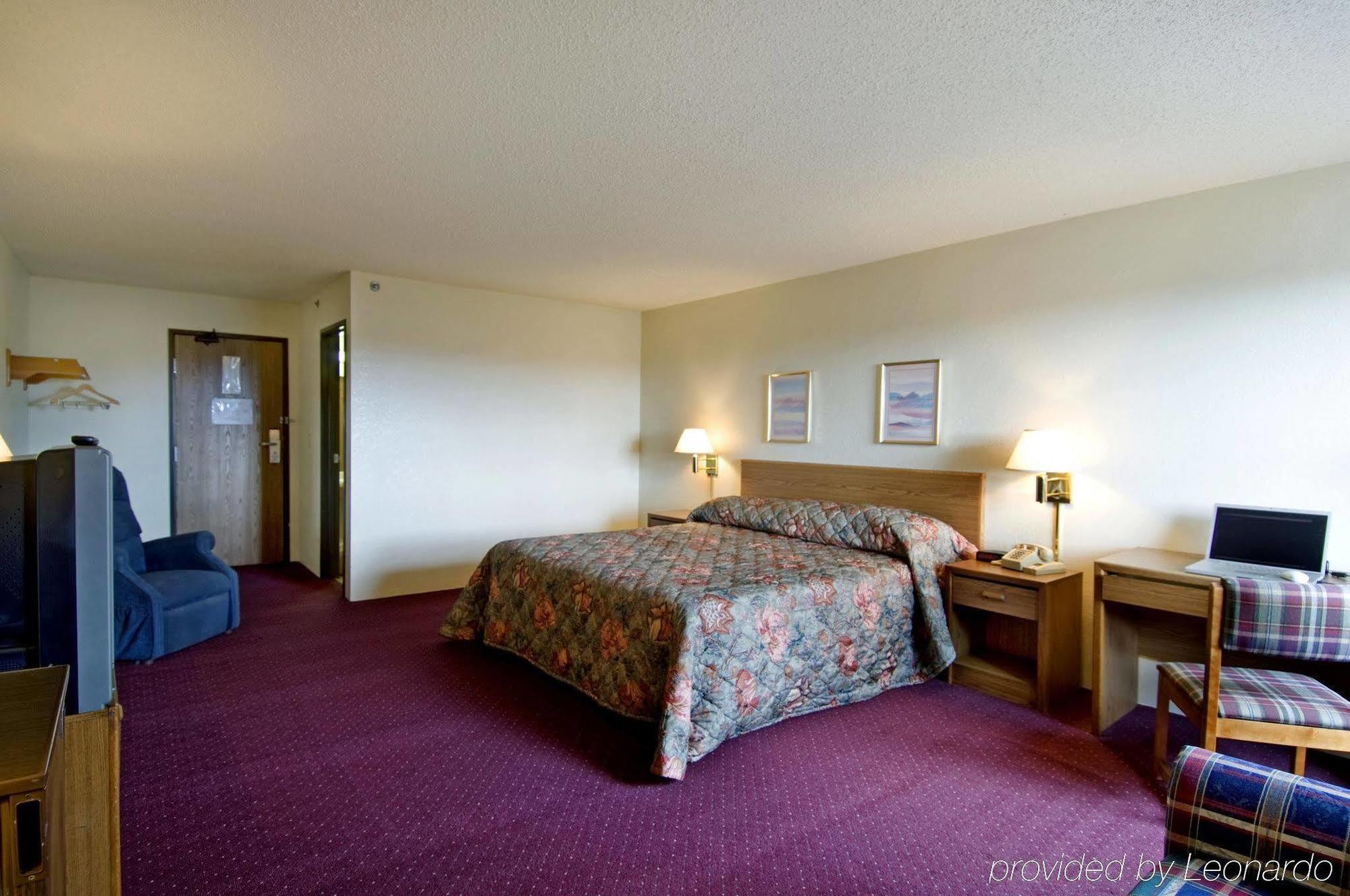 Quality Inn Стрийтсбъро Стая снимка