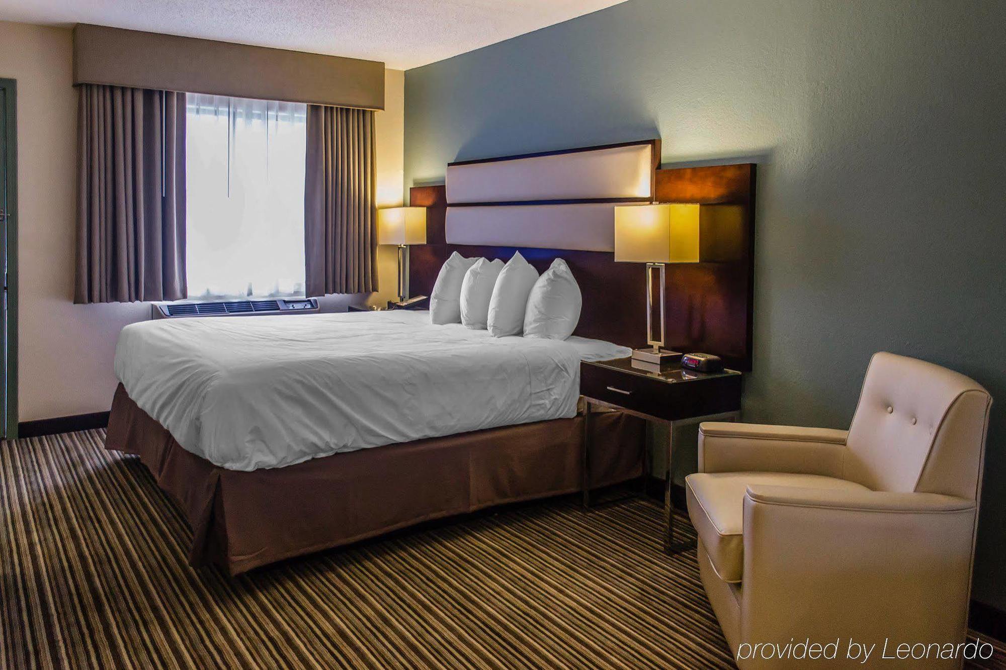 Quality Inn Стрийтсбъро Екстериор снимка